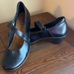 BNWOB Naot Women's Black “Muse” Heel